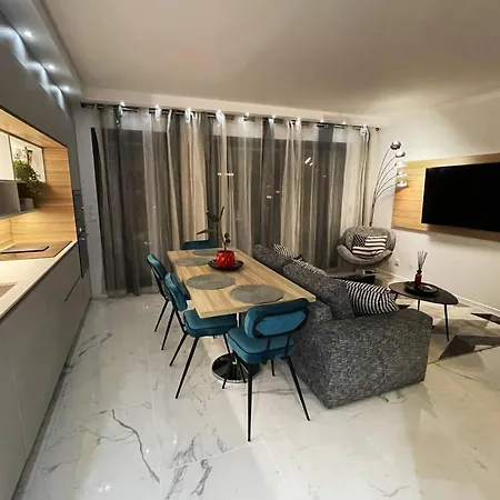 2/3 Pieces Plein Centre 200 M De La Plage +parking *